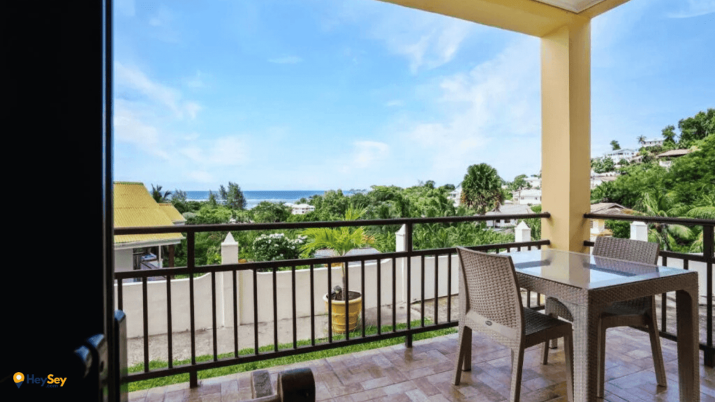 Beachfront hotels and guesthouses in Cote d'Or Praslin Seychelles near the beach